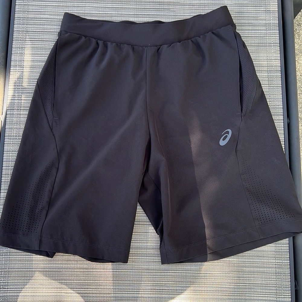 🎯ASICS 9” Shorts With Laser Cut Holes Black Size Small